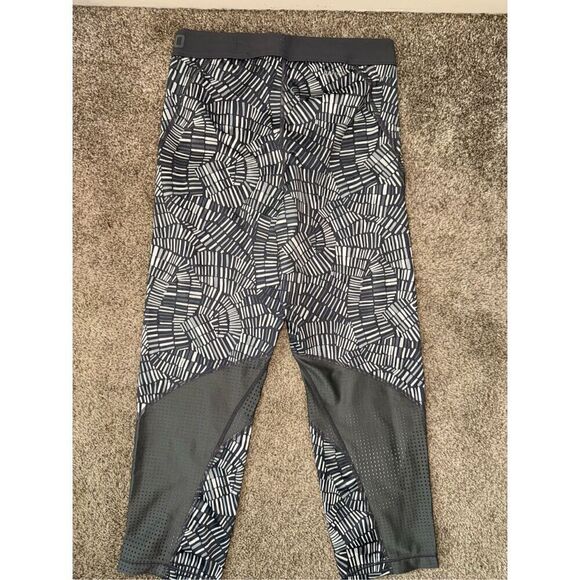 Nike PRO Dri Fit Capri Legging Women’s Medium - Picture 2 of 4